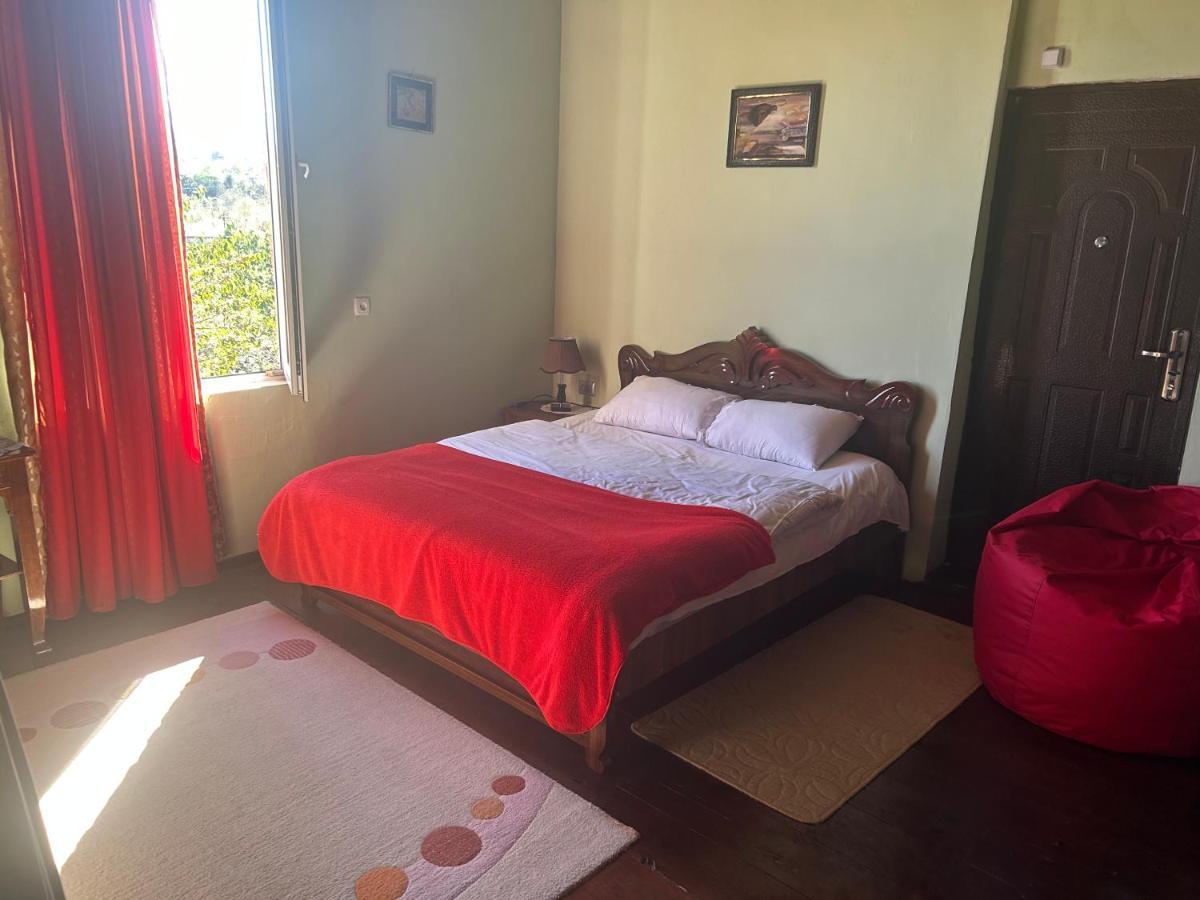 Appartement Barsa à Zestafoni Extérieur photo
